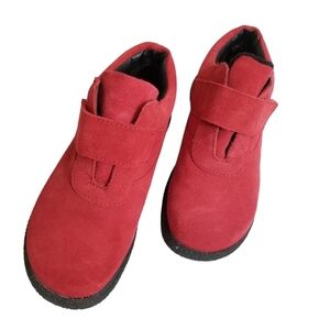 Toe Warmers suede upper velcro closure shoes in a size 7